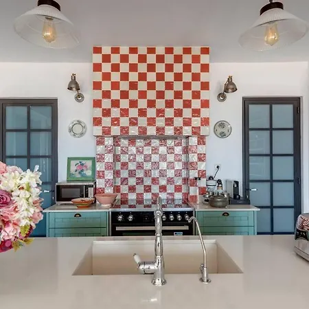 Alma Loca Syros * Ermupoli