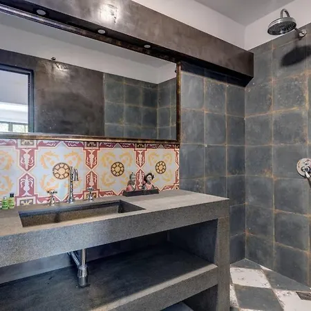 Alma Loca Syros בית נופש *