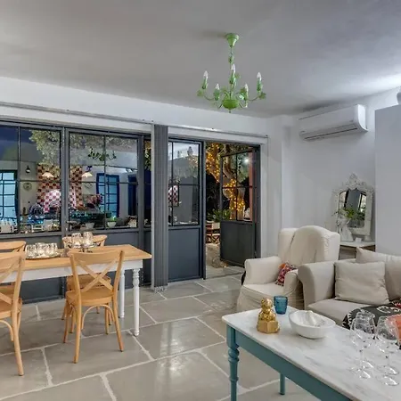 Alma Loca Syros * Ermoupoli